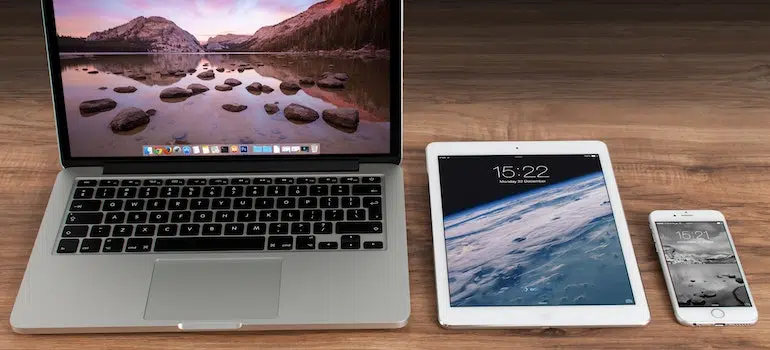 MacBook and Ipad 