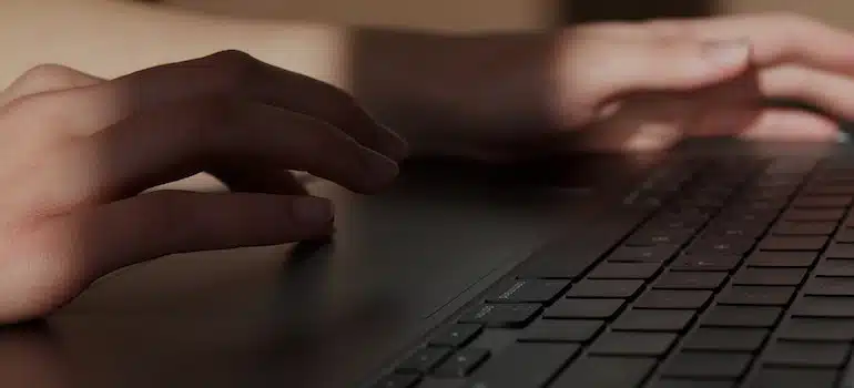 a person typing on a lap top