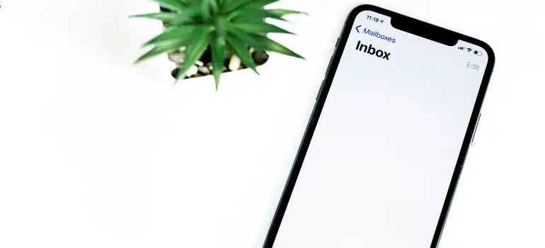 Smartphone displaying an empty email inbox, emphasizing how to personalize emails by tracking and optimizing campaign performance.